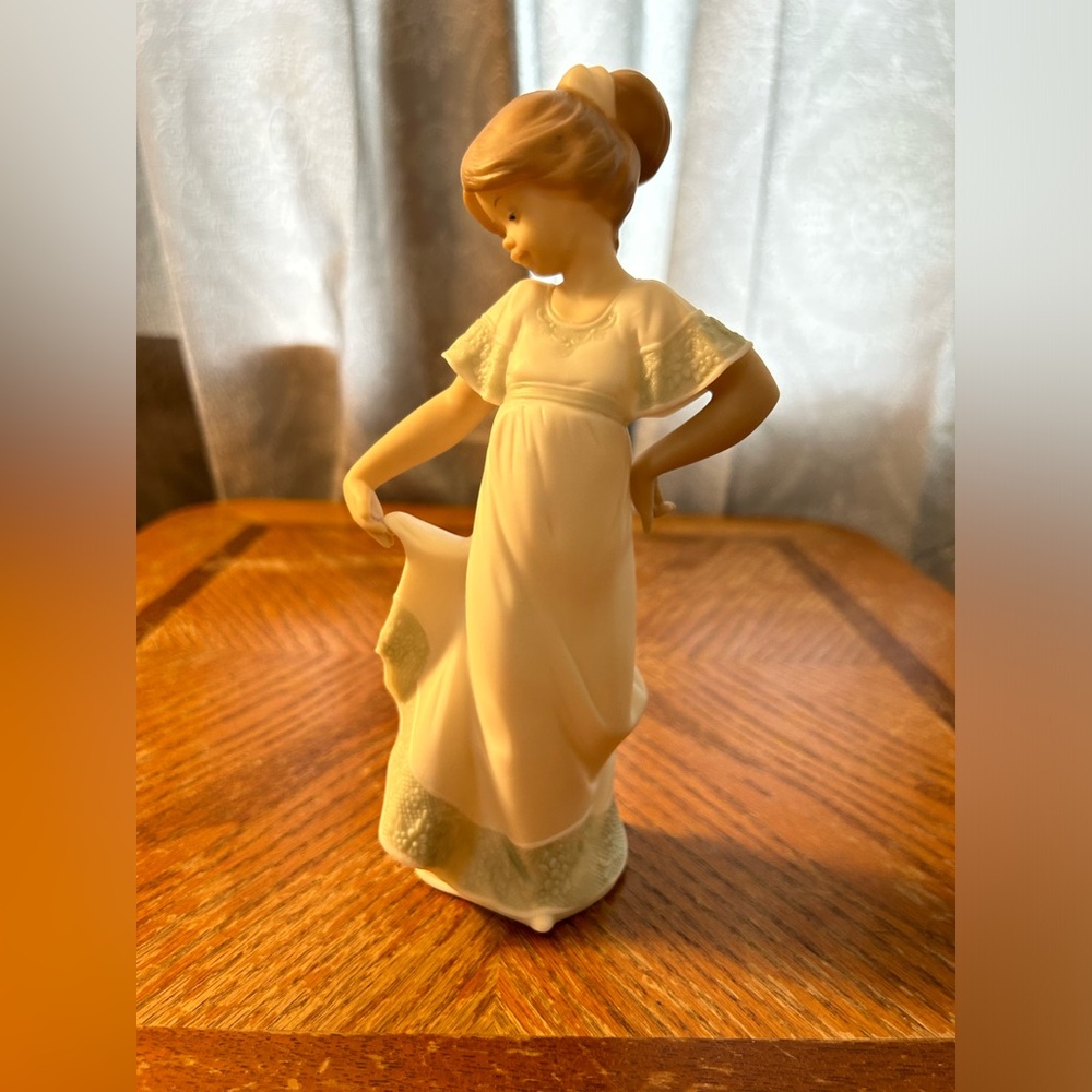 Vintage 1991 Golden Memories Lladro Daisa Handmade in Spain Girl Admiring Dress